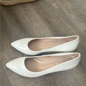 Size 11 white heels women’s, worn 1 time great condition
